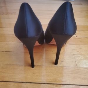 Black high heel Badgley mischka pumps